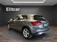 Usata Mercedes GLA180 109 CV (80 kW) 2018 Grigio montagna SUV