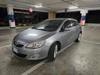 Usata Opel Astra Cosmo 110 CV (80 kW) 2010 Grigio Berlina