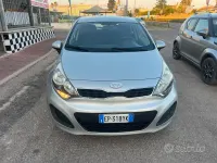 Usata Kia Rio LX 85 CV (62 kW) 2013 Grigio Berlina