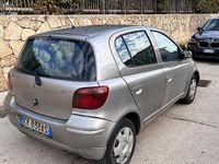 Usata Toyota Yaris 75 CV (55 kW) 2004 Grigio Berlina