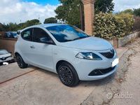 Usata Lancia Ypsilon Gold 69 CV (50 kW) 2021 Grigio Utilitaria