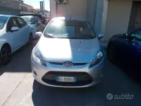 Usata Ford Fiesta Titanium 82 CV (60 kW) 2012 Grigio Berlina