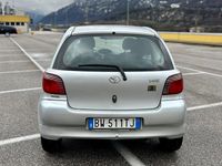 Usata Toyota Yaris Sol 69 CV (50 kW) 2002 Grigio Berlina
