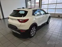 Usata Kia Stonic 100 CV (73 kW) 2020 Bianco SUV