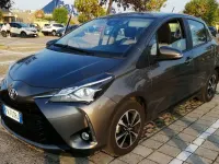 Usata Toyota Yaris Active 69 CV (50 kW) 2018 Grigio Berlina