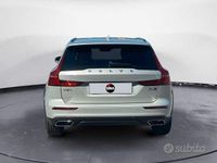 Usata Volvo V60 CC Pro 190 CV (139 kW) 2019 Argento Station wagon