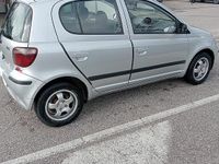 Usata Toyota Yaris 75 CV (55 kW) 2003 Grigio Utilitaria
