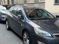Usata Opel Astra 140 CV (102 kW) 2011 Grigio Station wagon