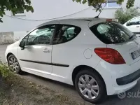 Usata Peugeot 207 75 CV (55 kW) 2009 Bianco Utilitaria