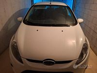 Usata Ford Fiesta Titanium 60 CV (44 kW) 2012 Bianco Berlina