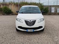Usata Lancia Ypsilon Gold 85 CV (62 kW) 2014 Bianco Utilitaria