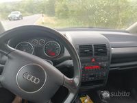 Usata Audi A2 Design 61 CV (44 kW) 2004 Argento Utilitaria