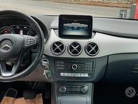 Usata Mercedes B180 109 CV (80 kW) 2018 Grigio Monovolume