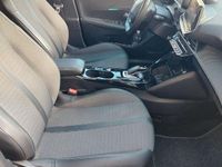 Usata Peugeot e-2008 Allure 100 kW (136 CV) 2021 Bianco SUV
