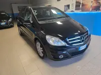 Usata Mercedes B180 Premium 109 CV (80 kW) 2011 Nero Utilitaria