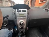 Usata Toyota Yaris 69 CV (50 kW) 2006 Grigio Utilitaria