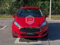 Usado Ford Fiesta 75 CV (55 kW) 2016 Rojo Utilitario