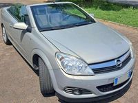 Usata Opel Astra Cabriolet Cosmo 116 CV (85 kW) 2007 Argento Cabrio