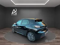 Usata Peugeot 208 Active 101 CV (74 kW) 2024 Nero Utilitaria
