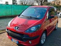 Usata Peugeot 1007 70 CV (51 kW) 2006 Rosso Monovolume