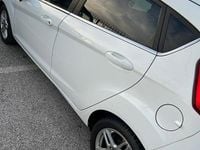 Usata Ford Fiesta Titanium 75 CV (55 kW) 2014 Bianco Utilitaria
