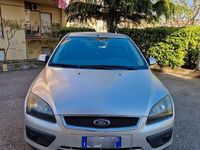 Usata Ford Focus 90 CV (66 kW) 2006 Grigio Utilitaria