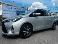 Usata Toyota Yaris Hybrid Active 75 CV (55 kW) 2015 Grigio Berlina