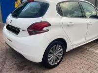 Usata Peugeot 208 Active 82 CV (60 kW) 2016 Bianco Utilitaria