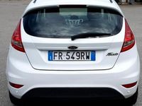 Usata Ford Fiesta Zetec 70 CV (51 kW) 2005 Grigio Utilitaria
