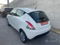 Usata Lancia Ypsilon 69 CV (50 kW) 2015 Bianco Utilitaria