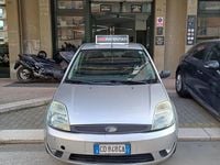 Usata Ford Fiesta Ghia 70 CV (51 kW) 2005 Grigio Utilitaria