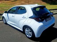 Usata Toyota Yaris Hybrid 92 CV (67 kW) 2021 Bianco Berlina