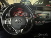 Usata Toyota Yaris 69 CV (50 kW) 2013 Bianco Utilitaria