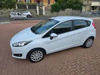 Usata Ford Fiesta 92 CV (67 kW) 2014 Bianco Utilitaria