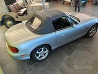 Usata Mazda MX5 110 CV (80 kW) 1999 Grigio Cabrio