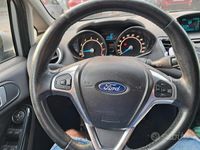 Usata Ford Fiesta 97 CV (71 kW) 2014 Grigio Utilitaria