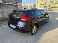 Usata Volvo V40 120 CV (88 kW) 2016 Blu Berlina