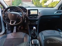 usata Peugeot 2008 e-HDi 115 CV Stop&Start N1 autocarro