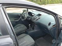 Usata Ford Fiesta Titanium 68 CV (50 kW) 2008 Grigio Utilitaria