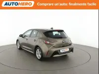 Usata Toyota Corolla Active 122 CV (89 kW) 2022 Oro Berlina