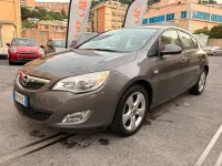 Usata Opel Astra Cosmo 110 CV (80 kW) 2012 Grigio Berlina