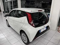 Usata Toyota Aygo Connect Style 72 CV (52 kW) 2021 Bianco(met.) Utilitaria