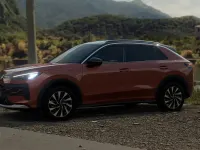 Nuova VW T-Roc Life 115 CV (84 kW) 2026 Flame red metallizzato nero SUV