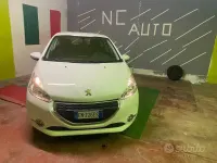 Usata Peugeot 208 Allure 68 CV (50 kW) 2012 Bianco Utilitaria