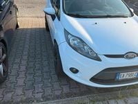Usata Ford Fiesta 96 CV (70 kW) 2010 Bianco Utilitaria