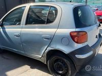 Usata Toyota Yaris Sol 65 CV (47 kW) 2004 Grigio Berlina