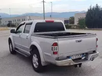Usata Isuzu D-Max 131 CV (96 kW) 2005 Grigio Berlina
