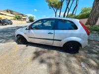 Usata Ford Fiesta 75 CV (55 kW) 2006 Grigio Utilitaria