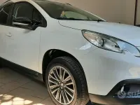 Usata Peugeot 2008 Allure 92 CV (67 kW) 2014 Bianco SUV