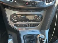Begagnad Ford Focus Titanium 125 HK (91 kW) 2012 Röd Kombi